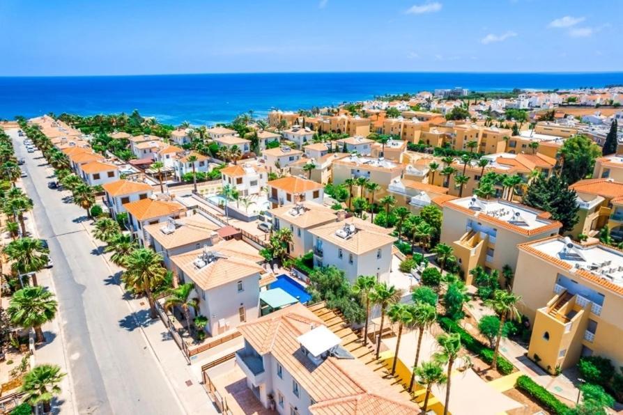 Great Villa Maria Paralimni Exteriör bild